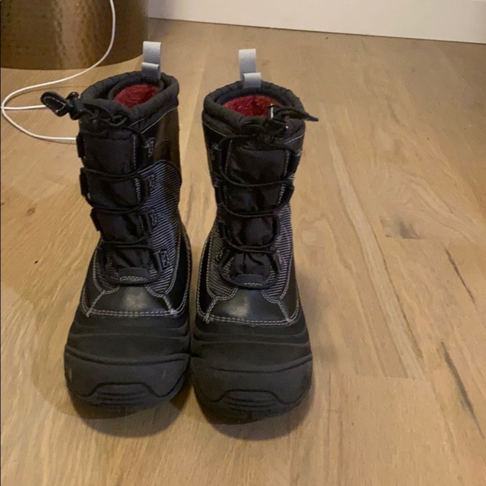 North face boys snow boots.